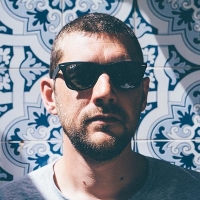 Moon (Olivier Menanteau)