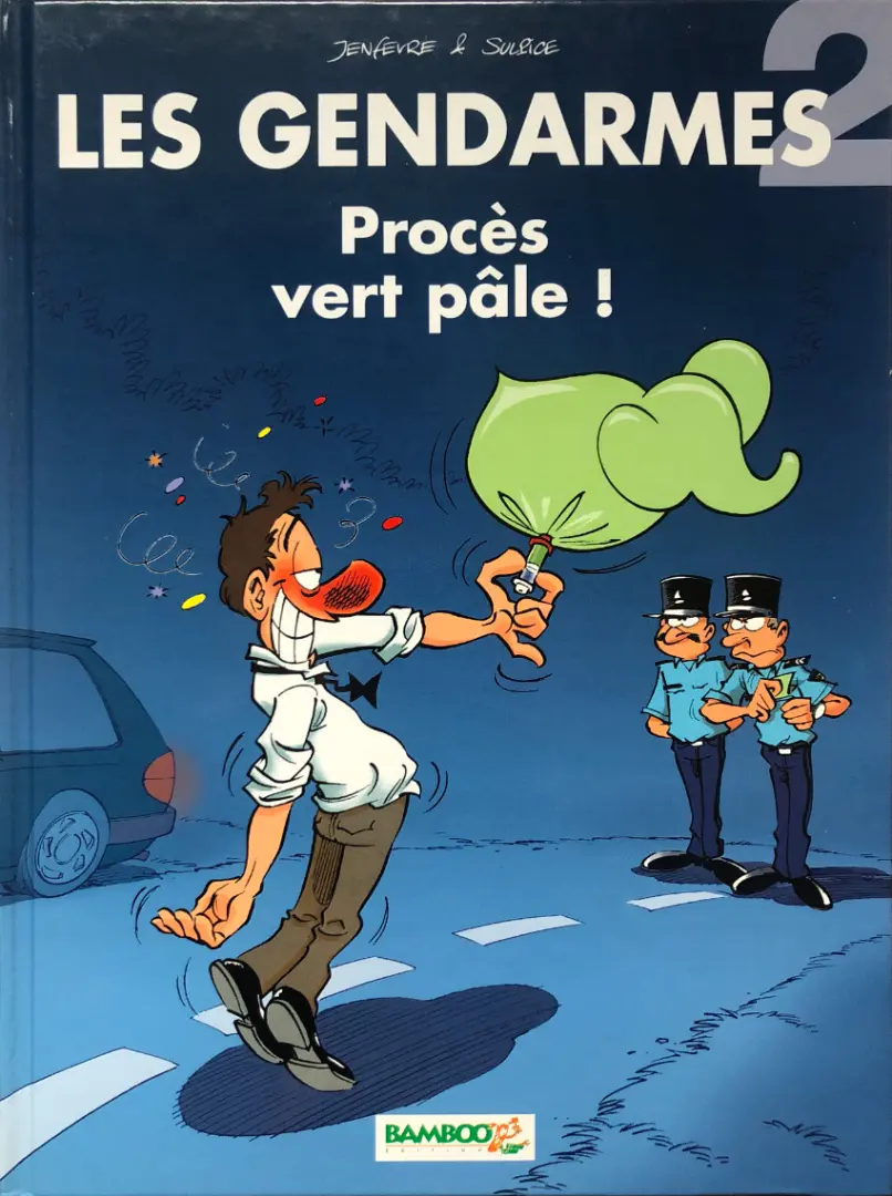 Couverture de l'album Les Gendarmes Tome 2 Procès vert pâle !