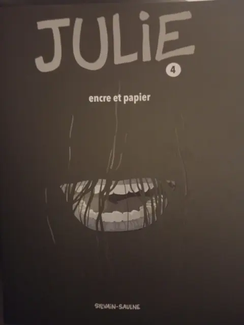 Julie 4 Encre et papier